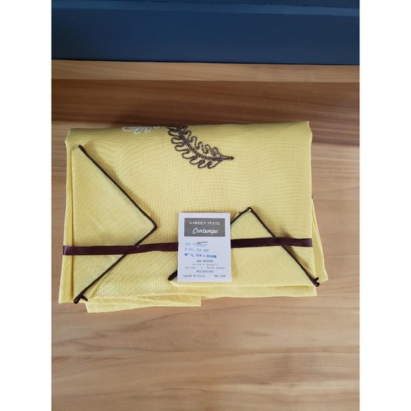 60s NWT Tablecloth and Cloth Napkin‎ Set - Picture 4 of 4